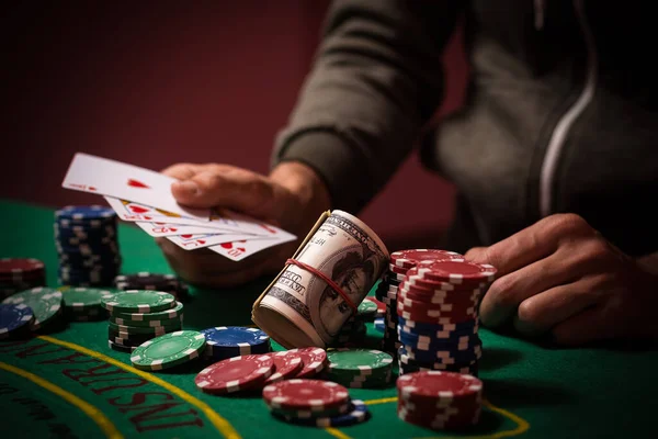 Гравець Робить Ставку Покер — стокове фото