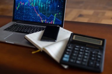 Hesap çizelgesi. bilgisayar değerlendirme performansı için iş raporunu hazırla