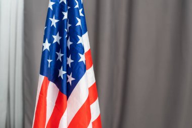 Gaziler Günü ilanınız, afişiniz ya da posteriniz kutlu olsun. Bayrak sallayarak tatil arkaplanı.