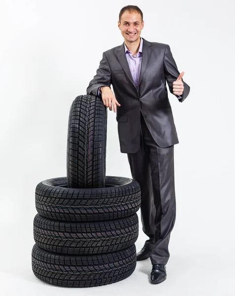Car Dealer Man Tire Tire Background Auto Maintenance — стоковое фото