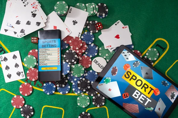 Bahisçilerin Internet Sitesinde Bahisler Akıllı Telefon Poker — Stok fotoğraf