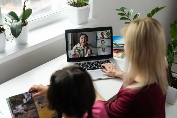 Tiener Meisje Afstand Leren Virtuele Afstand Online Klasse Video Oproep — Stockfoto