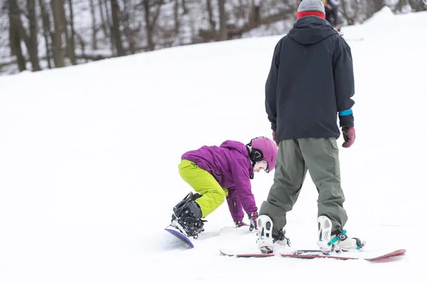 Ski Resort Father Teaching Little Daughter Snowboarding — Stock Fotó