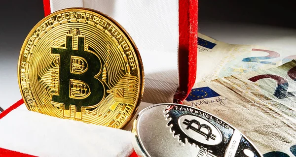 Золотий Bitcoins Нові Віртуальні Гроші — стокове фото