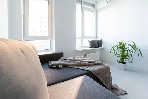 Stilvolles Interieur Moderner Schlafzimmer Mit Komfortablen Möbeln Bett Für Zwei — Stockfoto