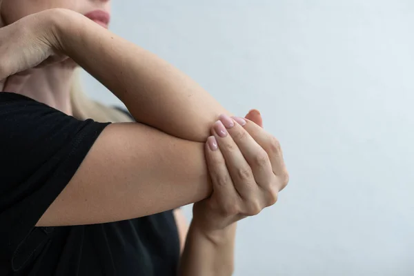 Women Elbow Pain Holding Hand Spot Elbow Pain Arm Pain — Stock Photo, Image