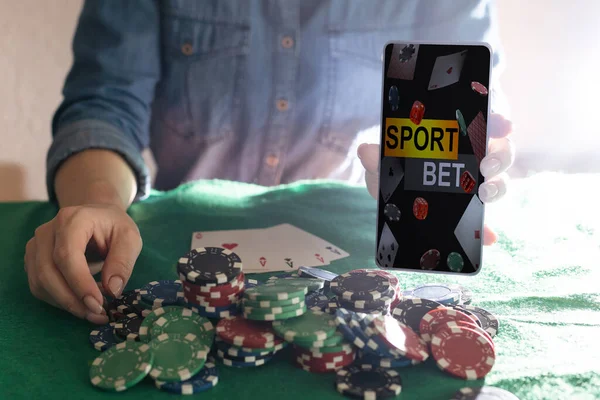 Merkintä Panoksesi Voittaa Älypuhelimen Pokeripöydässä — kuvapankkivalokuva