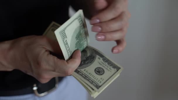 Γυναίκα Χέρια Καταμέτρηση Των Χρημάτων Δολάρια Ηπα — Αρχείο Βίντεο