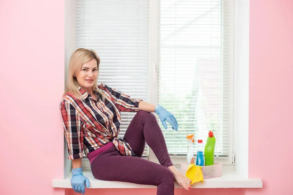 Person Professionally Cleaning Window Blinds Dirt — Stock Photo, Image