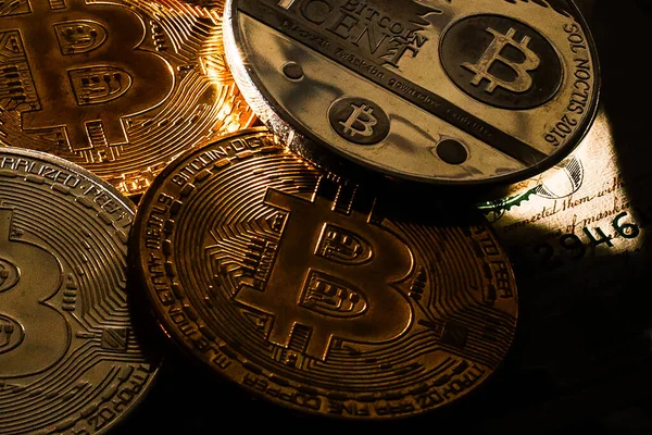 Złote Bitcoins Nowe Wirtualne Pieniądze — Zdjęcie stockowe