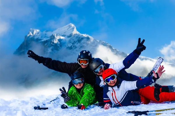 Smiling Ski Friends Skiing Alps Resort — Photo