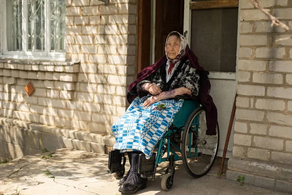 Mulher Muito Velha Uma Cadeira Rodas — Fotografia de Stock