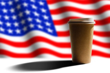 Amerikan bayrağına kağıt bardakla yakın çekim