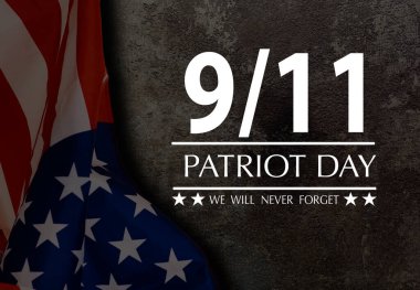 Anma Günü mesajı ve beyaz arka planda Amerika bayrağı. Ulusal Anma Günü Bayramınız kutlu olsun.