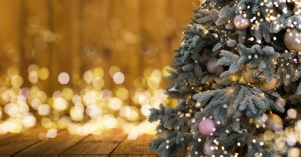 圣诞装饰和玩具 新年气氛 圣诞之家风景抽象卡 现代模糊的明信片 水平明亮的横幅 — 图库照片