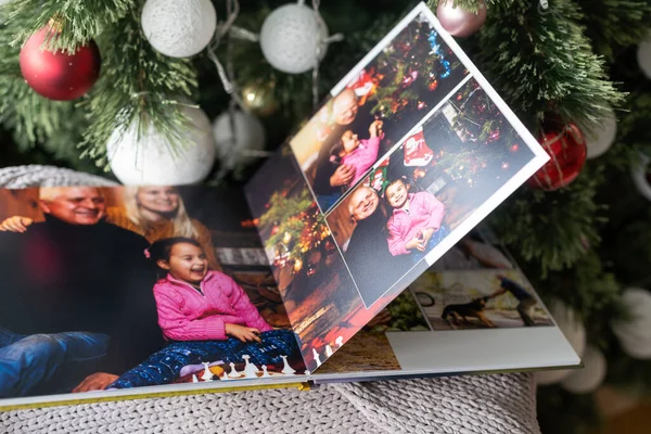 Travel Photo Book Christmas Tree — Foto de Stock