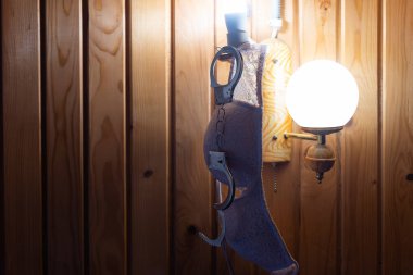 Kelepçe ve sutyen. Fetiş, erotik konsept