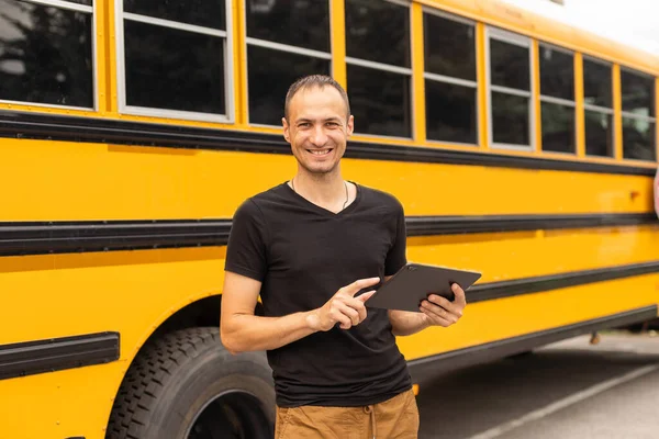 Male Teacher School Bus — Φωτογραφία Αρχείου