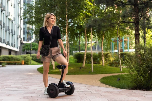 Back View Active Tourist Woman Standing Electric Self Balancing Scooter — Stock Photo, Image