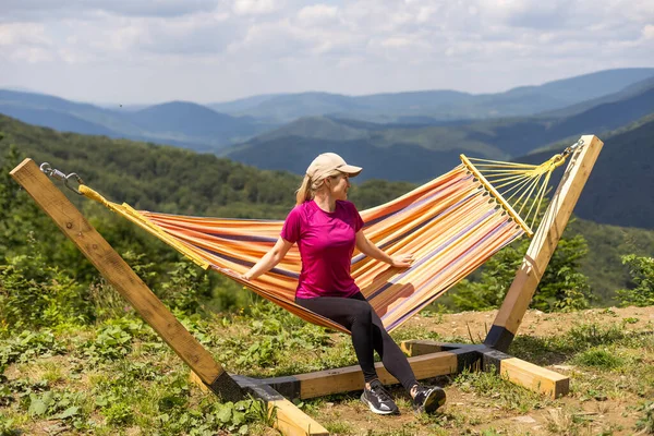 Woman Rests Hike Mountains — Stock Photo, Image