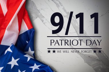 9-11 Memorial Illustration dergisi Amerikan bayrağının fotoğrafıyla asla unutma diyor. - Evet. Yüksek kalite fotoğraf