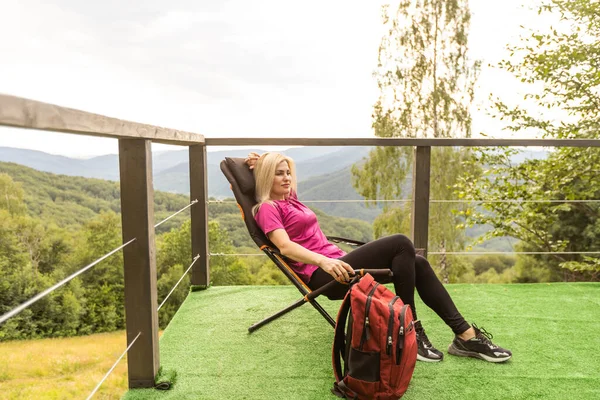 Woman Hiker Resting Day Hike Tourist Enjoying Landscape Mountain Hills — Foto Stock