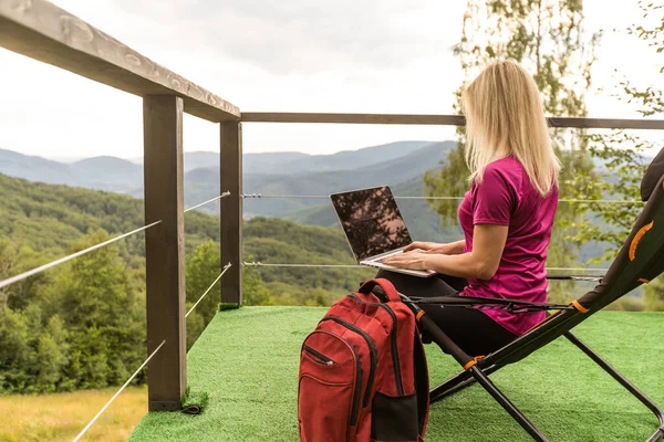 Woman Freelancer Laptop Working Lounger Mountains — Stock Photo, Image
