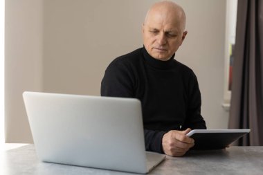 Endişeli komuta sizde dizüstü evde kullanma.