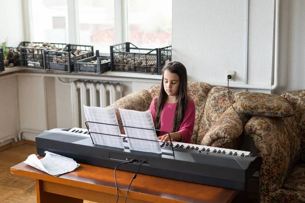 Little Girl Playing Piano Ruined Room — 스톡 사진