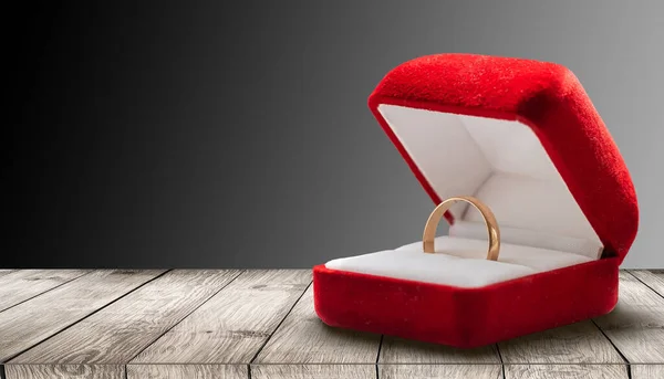 Red Box Gold Ring — Stock Photo, Image