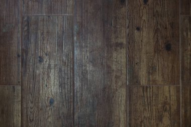 Tahta masa zeminini doğal desenli döşeme ile kapatın. Boş tahta arkaplan