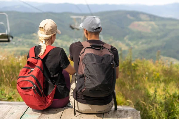 Beautiful Young Couple Enjoying Nature Mountain — Φωτογραφία Αρχείου