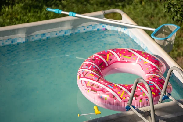Ein Oberirdischer Pool Hinterhof Einem Sonnigen Sommertag — Stockfoto