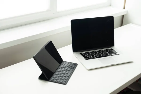 Laptop Tablet White Table — Stok fotoğraf