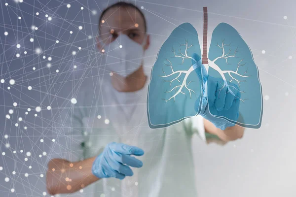 Lekarz Patrzy Hologram Płuc Sprawdza Wynik Testu Wirtualnym Interfejsie Analizuje — Zdjęcie stockowe