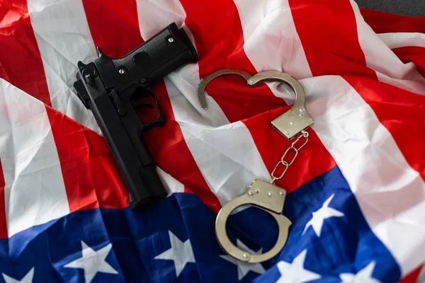 Pistola Funda Esposas Frente Bandera Americana Horizontales — Foto de Stock