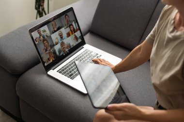 Çevrimiçi Video Konferansı İş Çağrısı ya da Webinar.