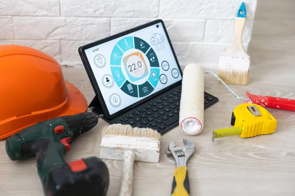 Tablet White Blank Display Next Construction Helmet Tools — Stockfoto