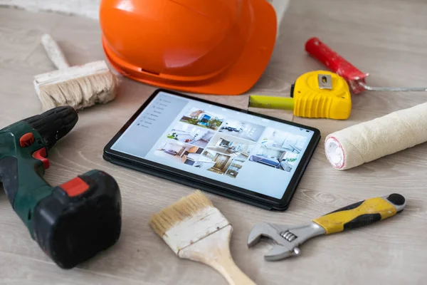 Reparatie Diy Home Improvement Concept Close Van Tablet Computer Schilderen — Stockfoto