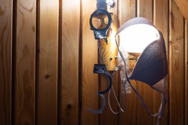 Seks oyunları ve sutyen için kelepçe. Cinsel bdsm oyuncağı. Fetiş, erotik konsept