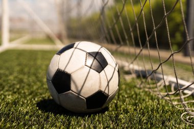 futbol çimlerde ve stadyumda.