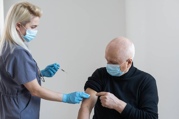 elderly man getting coronavirus vaccine.