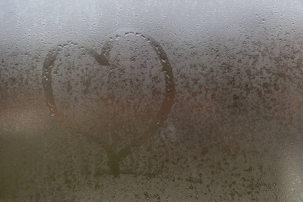 Hjärta Glaset Hjärta Ett Dimmigt Fönster — Stockfoto