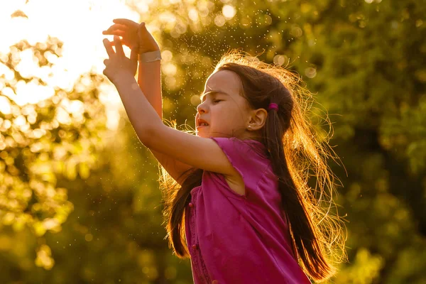 Sweet Child Child Trying Catch Soap Bubble — 스톡 사진