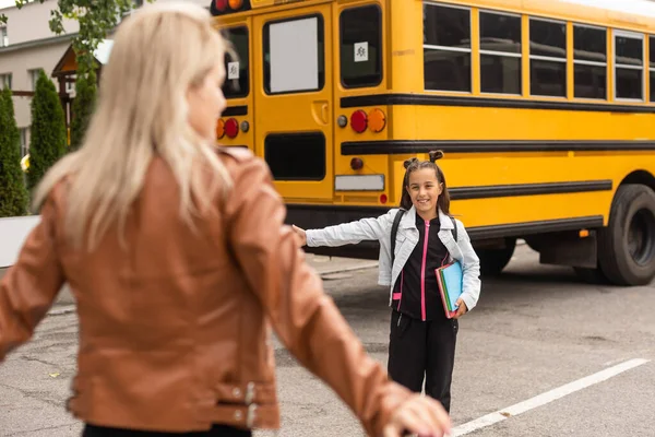 First Day School Mother Leads Little Child School Girl — Stockfoto