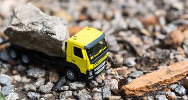 Yoldaki Kamyonun Modeli.