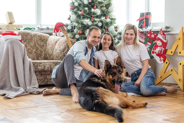 Happy Family Cute Dog Having Fun Christmas Tree Atmospheric Emotional — Fotografia de Stock