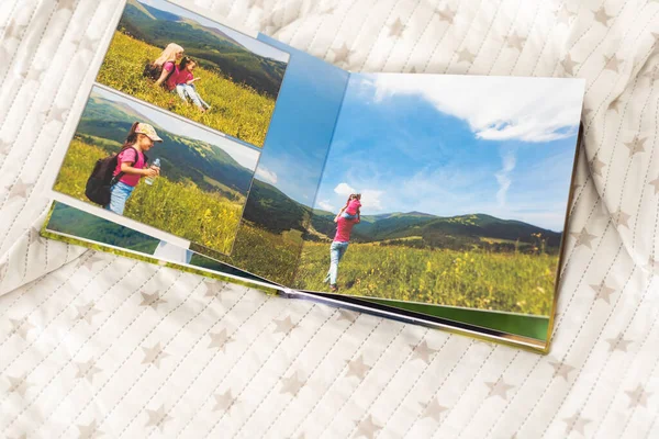 Family Travel Photobooks Open Photo Book — Foto de Stock