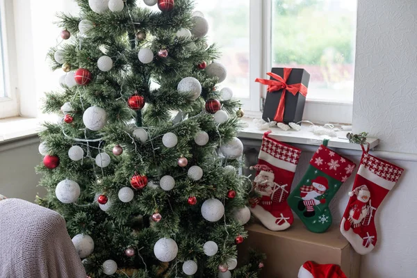 Festive Christmas Decorations Light Room Christmas Tree Knitted Socks Santas — Stock Fotó