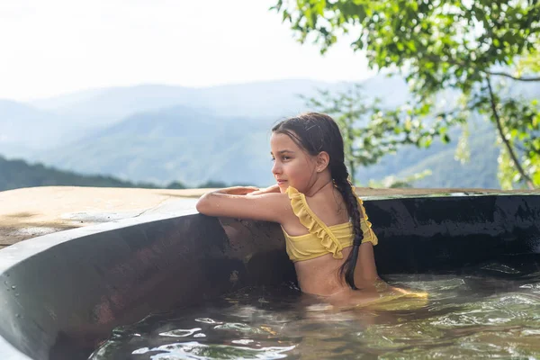 Little Girl Hot Tub Mountains Summer Open Air Bath Outdoors — Photo